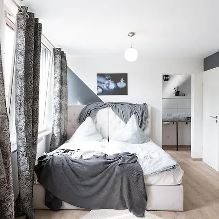 公寓 - New York In The Heart Of - Betten & Sofa - 5 Mins Station Hbf - Big Tv & Wifi -