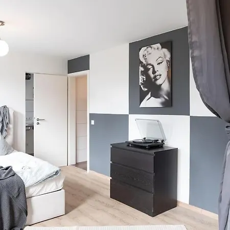 - New York In The Heart Of - Betten & Sofa - 5 Mins Station Hbf - Big Tv & Wifi - Lägenhet *