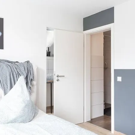 - New York In The Heart Of - Betten & Sofa - 5 Mins Station Hbf - Big Tv & Wifi -