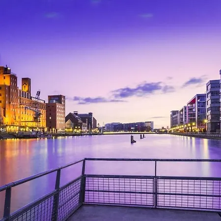 - New York In The Heart Of - Betten & Sofa - 5 Mins Station Hbf - Big Tv & Wifi - Lägenhet