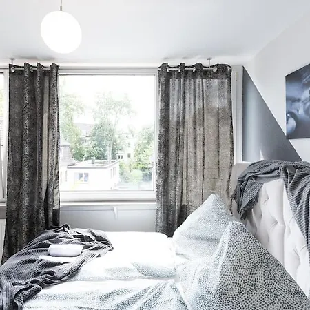 - New York In The Heart Of - Betten & Sofa - 5 Mins Station Hbf - Big Tv & Wifi - Duisburg