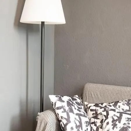 公寓 - New York In The Heart Of - Betten & Sofa - 5 Mins Station Hbf - Big Tv & Wifi - *