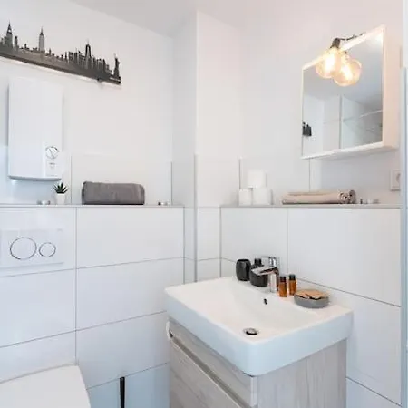Lägenhet - New York In The Heart Of - Betten & Sofa - 5 Mins Station Hbf - Big Tv & Wifi - *