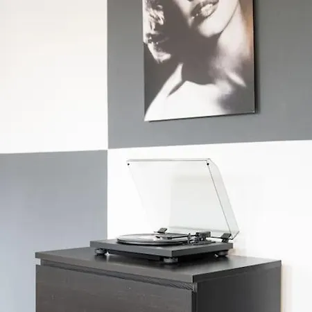 - New York In The Heart Of - Betten & Sofa - 5 Mins Station Hbf - Big Tv & Wifi - *