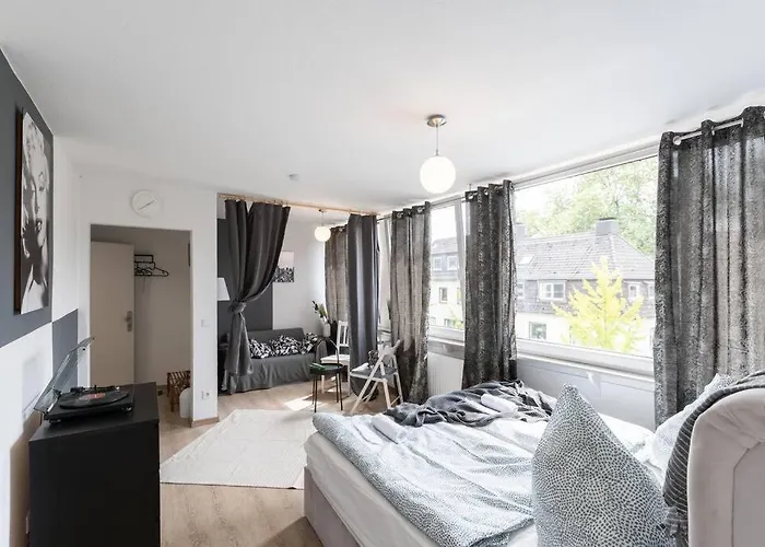 - New York In The Heart Of - Betten & Sofa - 5 Mins Station Hbf - Big Tv & Wifi - Apartment