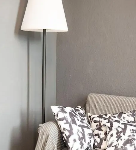 Apartment - New York In The Heart Of - Betten & Sofa - 5 Mins Station Hbf - Big Tv & Wifi - *