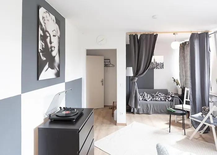 - New York In The Heart Of - Betten & Sofa - 5 Mins Station Hbf - Big Tv & Wifi - Apartment *